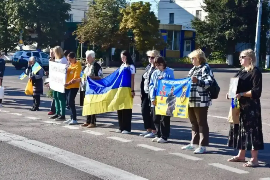 У Коростені хвилиною мовчання вшанували пам’ять полеглих Захисників