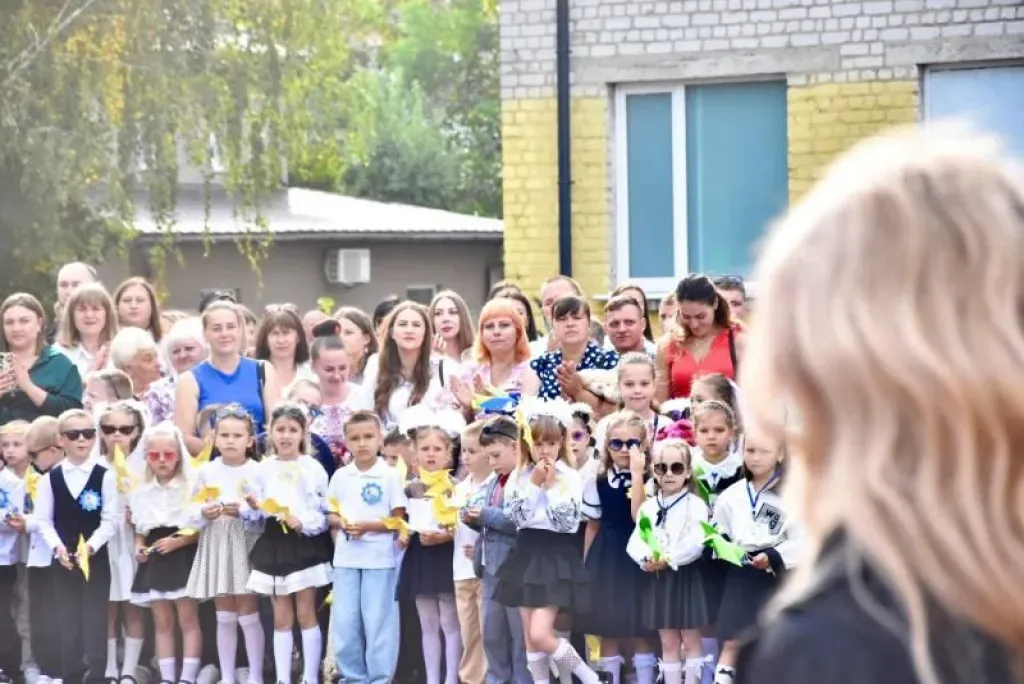У Коростені свято знань: понад пів тисячі першокласників розпочали навчання