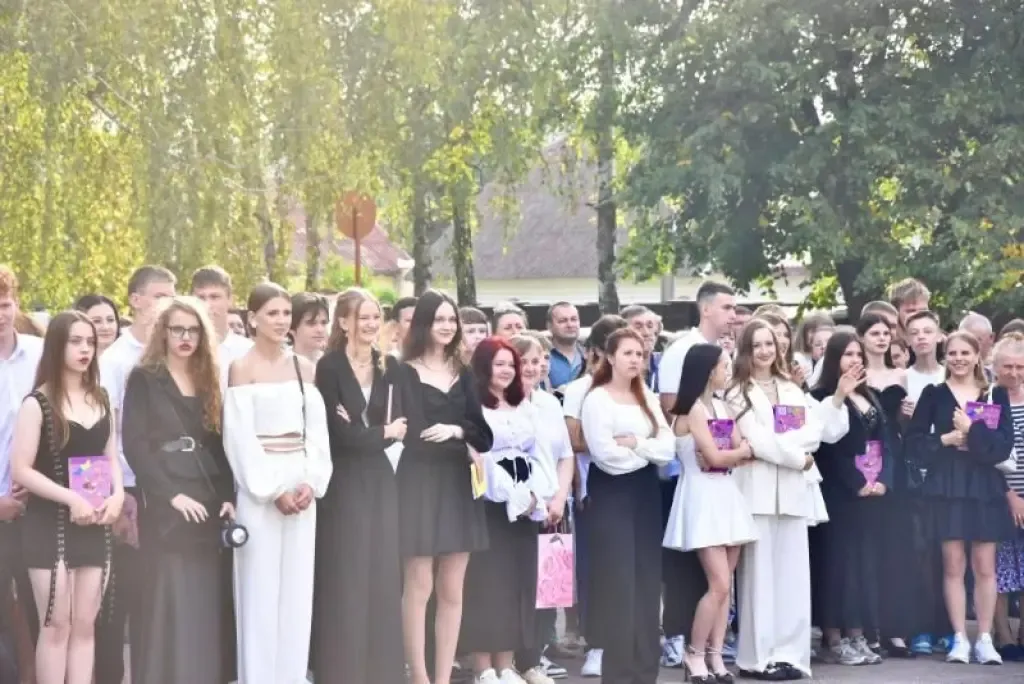 У Коростені свято знань: понад пів тисячі першокласників розпочали навчання