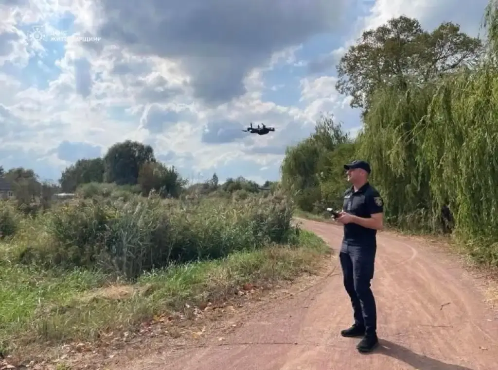 У Коростенському районі рятувальники контролюють пожежну безпеку за допомогою дрона