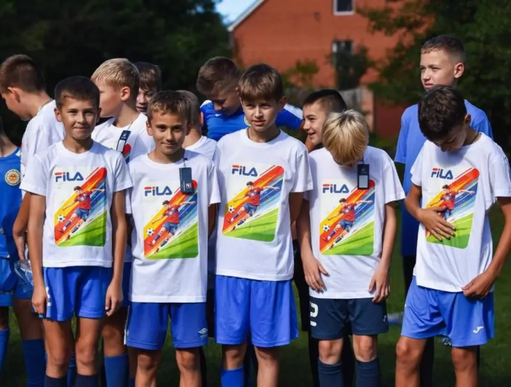 Юні спортсмени МПК «Коростень» отримали нове екіпірування від FILA
