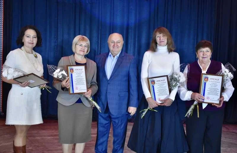 У Коростені відзначили День працівників освіти святковим концертом