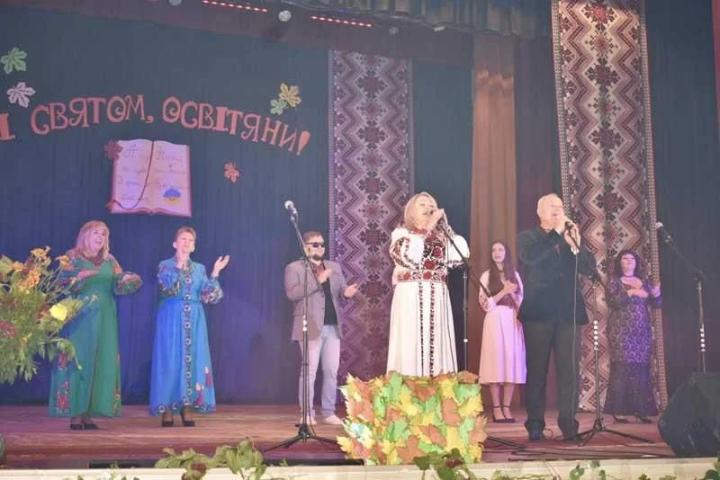 У Коростені відзначили День працівників освіти святковим концертом