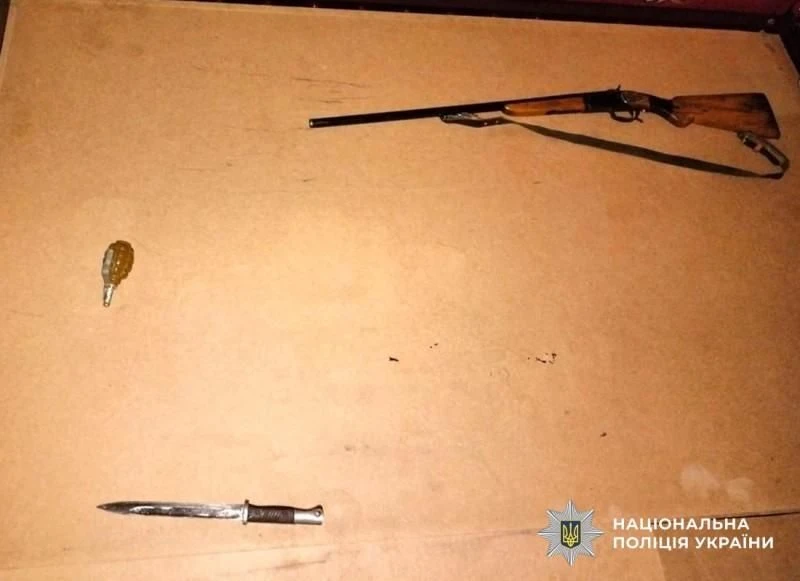 Жителю Ушомирської громади, у якого знайшли зброю та гранати, загрожує до 7 років тюрми