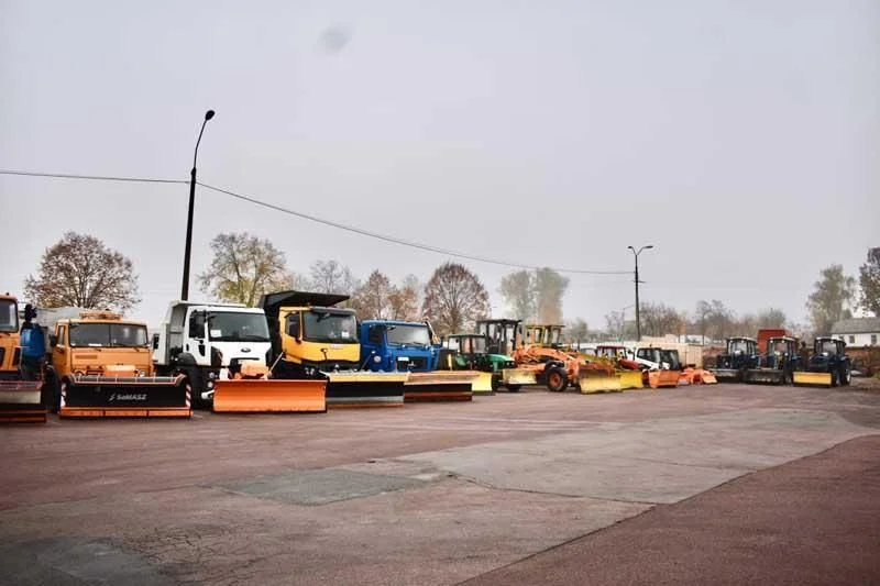 Мер Коростеня перевірив готовність комунальної техніки до зимового сезону