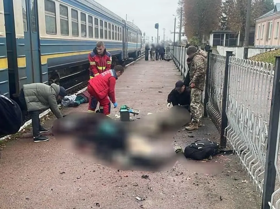 Після вибуху на вокзалі в Овручі троє людей досі перебувають у лікарні