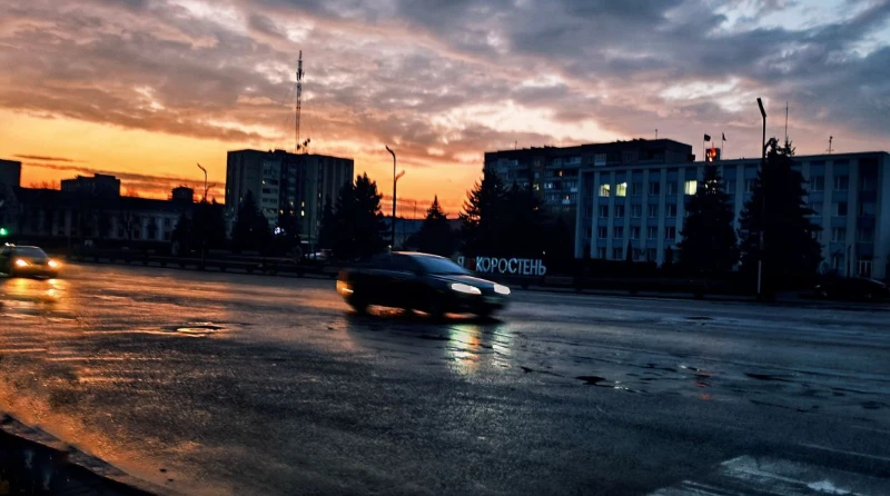 Чому в деяких районах Коростеня довго немає світла, а в інших його не вимикають?