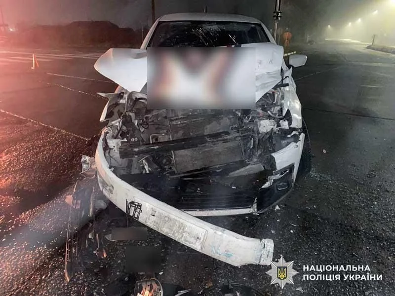 На автодорозі в Коростенському районі Citroen зіштовхнувся з автобусом: 21-річного водія легковика госпіталізували