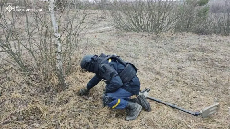 У Коростенському районі піротехніки знешкодили вибуховий предмет