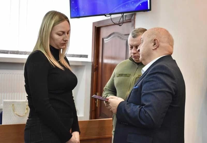 У Коростені вшанували пам’ять чотирьох захисників та передали їхнім родинам державні нагороди