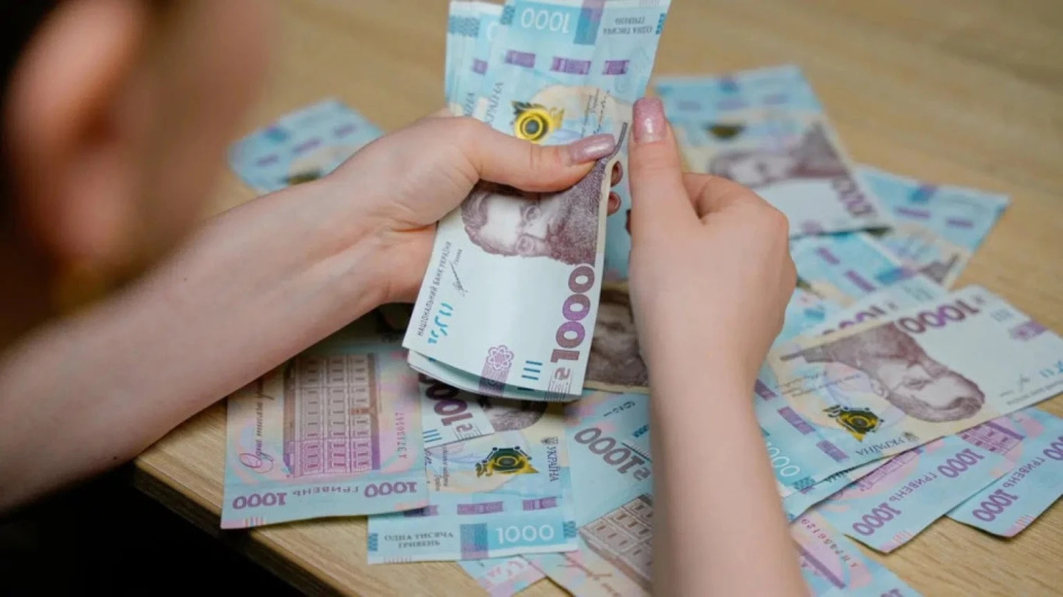 Зростання мінімалки і соцвиплат у 2026 році: що чекає українців з січня