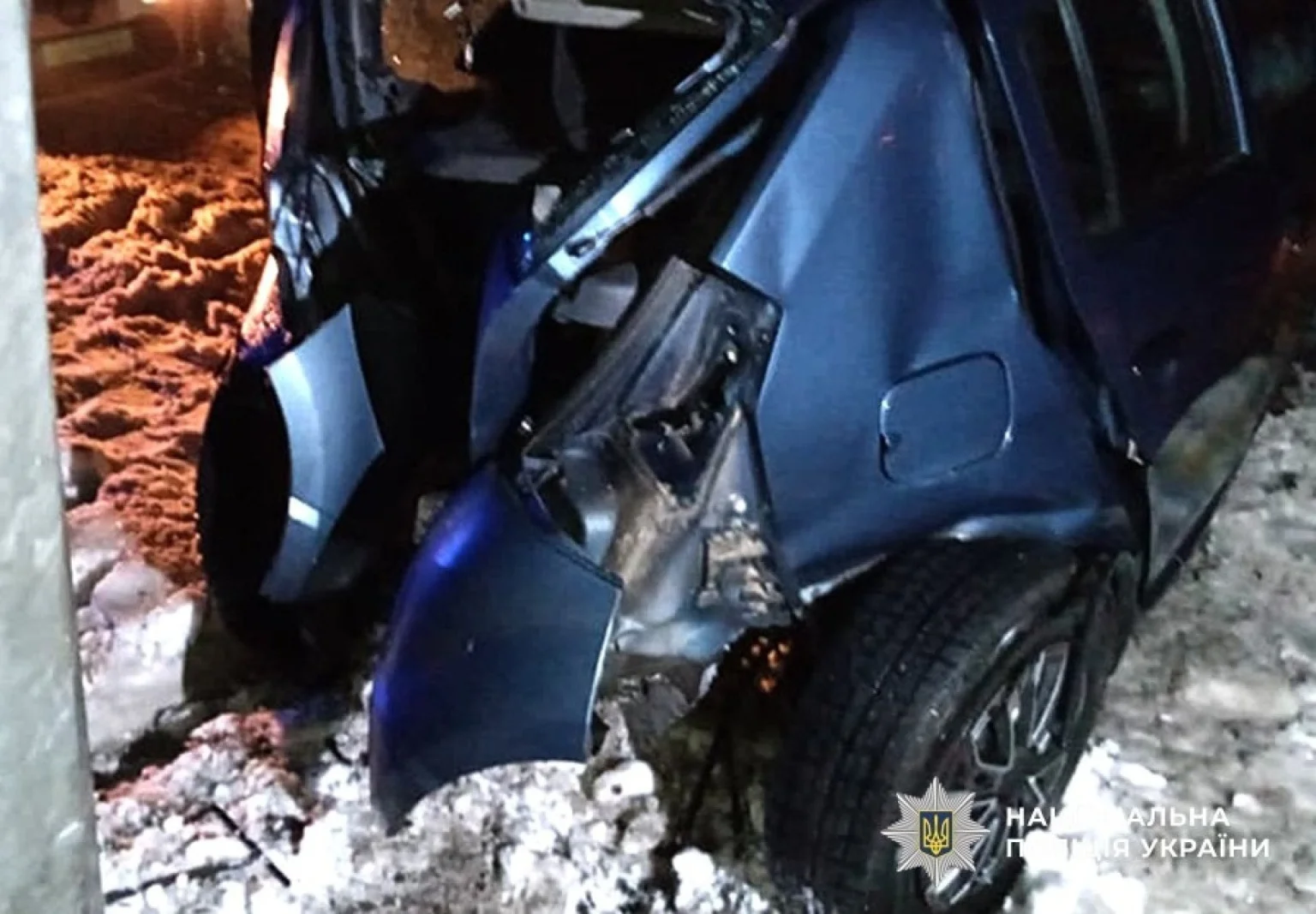 Смертельна аварія на трасі біля Двірця: водій легковика загинув після зіткнення зі стовпом