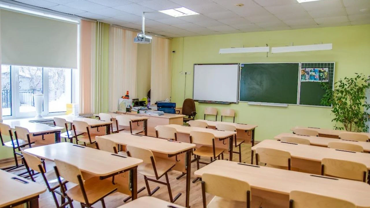 У Житомирі школярі та учні ПТНЗ тимчасово переходять на дистанційне навчання