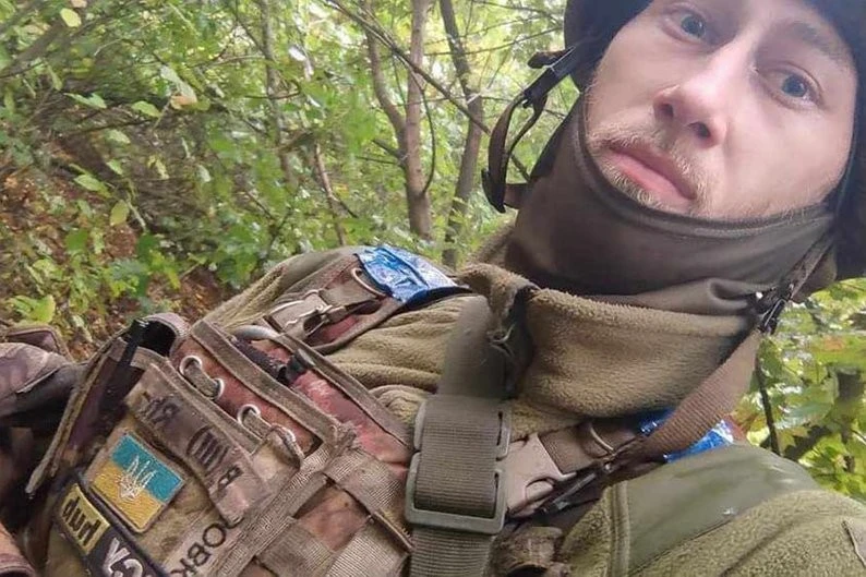 «Бабусин хлопчик» зі сталевим характером: у Житомирі увічнили пам’ять воїна Максима Булигіна
