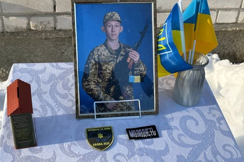 «Бабусин хлопчик» зі сталевим характером: у Житомирі увічнили пам’ять воїна Максима Булигіна