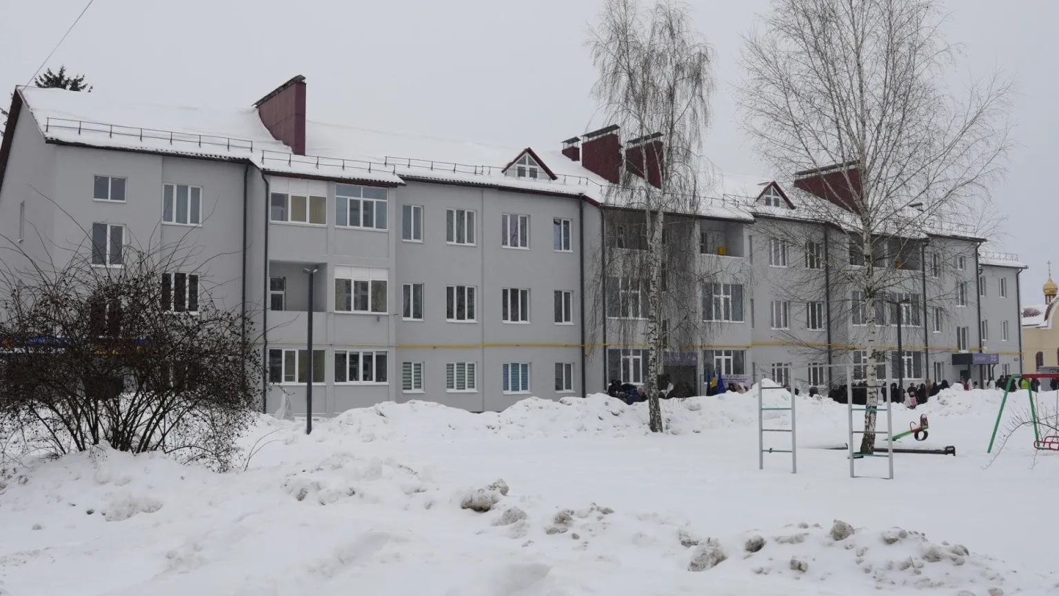 Новосілля у прикордонні: в Овручі відкрили сучасний будинок для 36 родин переселенців