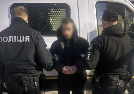 Дорожня вибоїна проти угону: у Житомирі затримали серійного крадія на викраденому авто