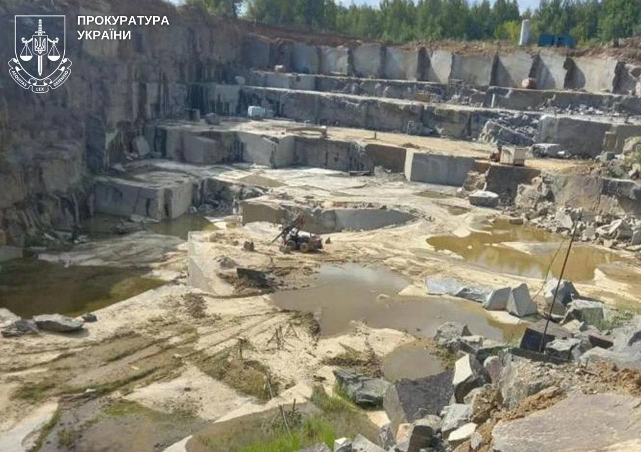 Тіньові схеми на граніті: на Житомирщині судитимуть ексдиректора заводу, що належав родині Сальдо