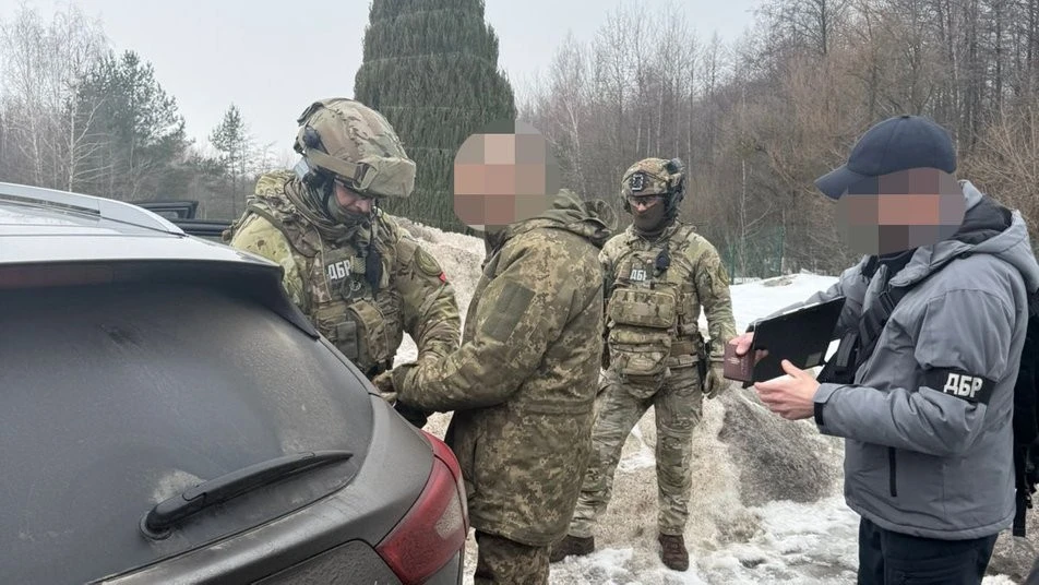 Пів мільйона гривень за втечу: на Житомирщині мобілізований намагався підкупити командира