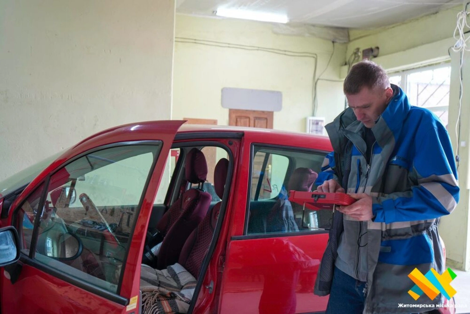 Від окопів до власного бізнесу: як ветеран Максим Костючек відкрив унікальну автомайстерню на Житомирщині