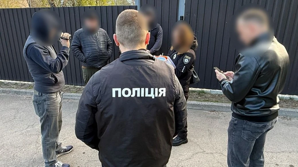Держава втратила понад 100 мільйонів на закупівлі дров для армії: масштабні обшуки та перші підозри