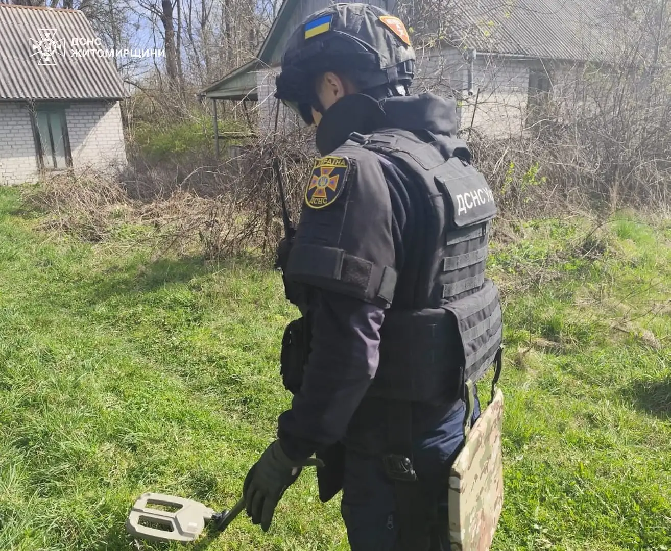 На городі замість врожаю – артснаряд: робота піротехніків на Звягельщині