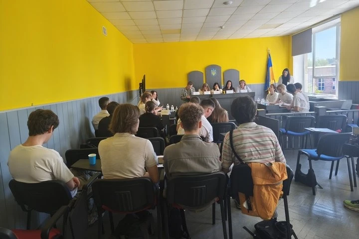 У Житомирській політехніці студенти вчилися сперечатися про корупцію та академічну чесність