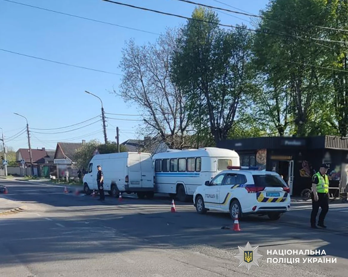 У Звягелі після зіткнення з мікроавтобусом загинув літній велосипедист