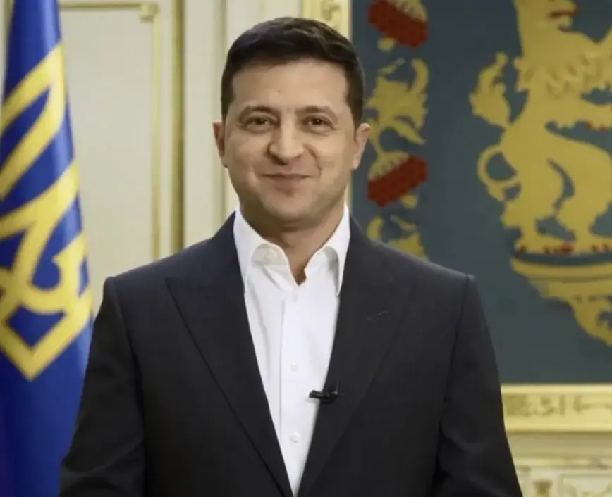 Зеленський «виключив» Красну площу зі списку цілей – у мережі обговорюють новий указ про парад у Москві