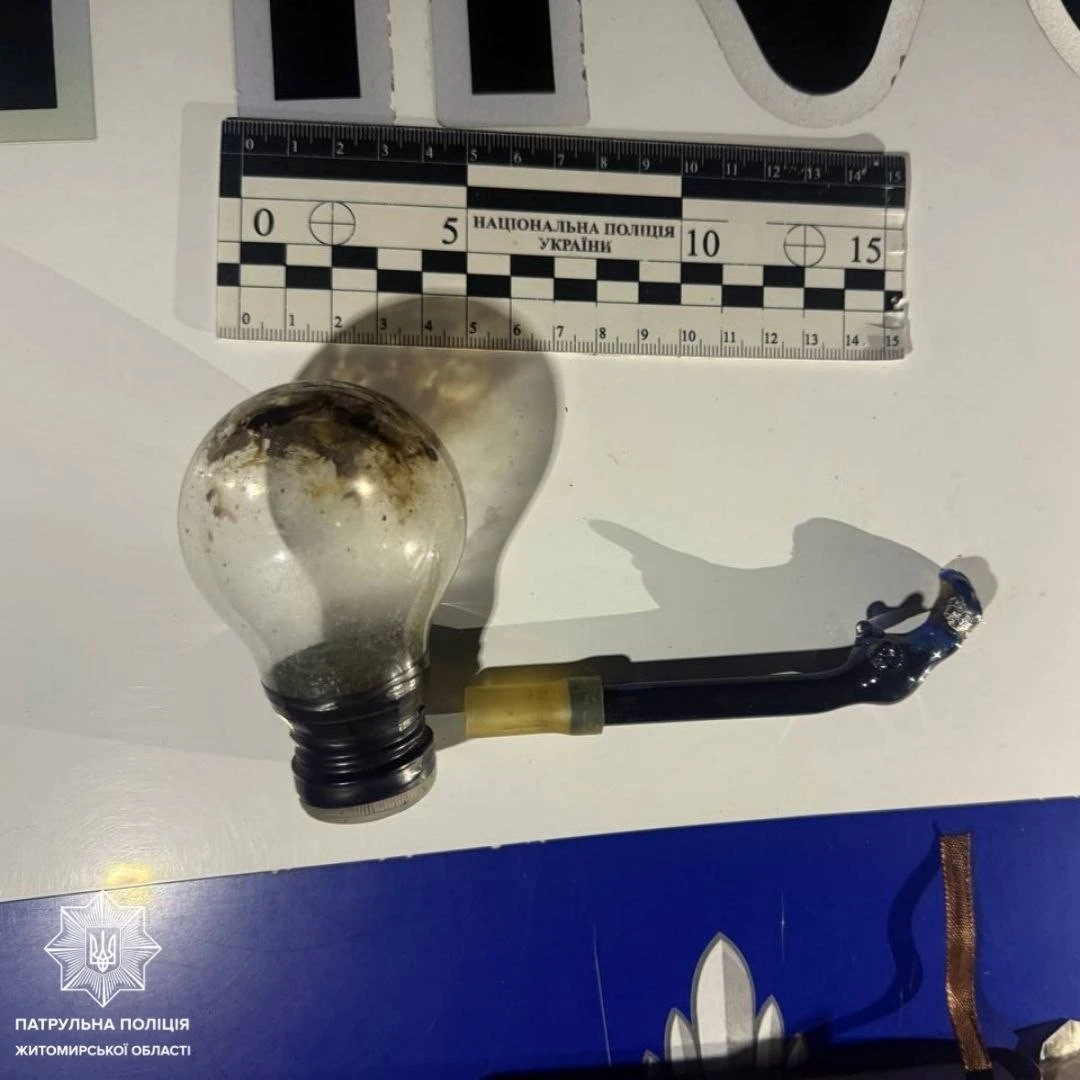 Нічна перевірка у Житомирі завершилася виявленням підозрілих речовин у двох чоловіків