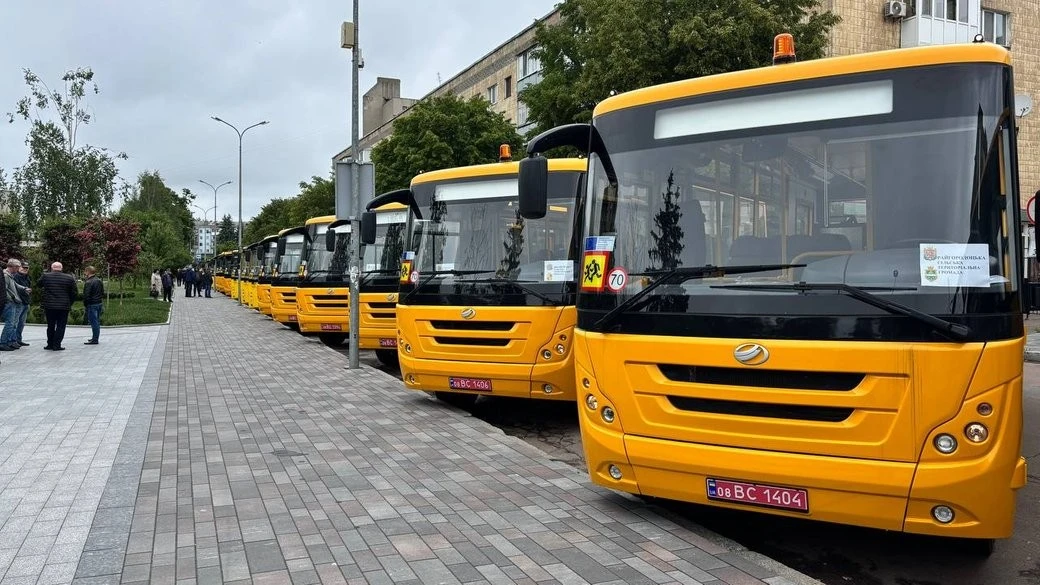 Масштабне оновлення шкільних автопарків: на Житомирщині закуплять десятки нових автобусів