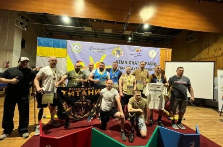 Тріумф на залізному помості: посадовець і юніор з Житомирщини привезли шість медалей з чемпіонату України