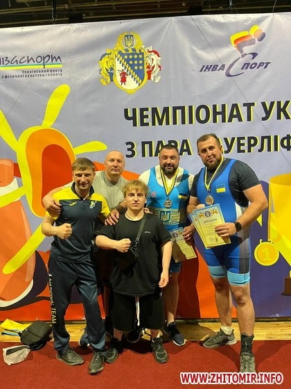 Тріумф на залізному помості: посадовець і юніор з Житомирщини привезли шість медалей з чемпіонату України