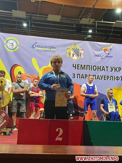 Тріумф на залізному помості: посадовець і юніор з Житомирщини привезли шість медалей з чемпіонату України