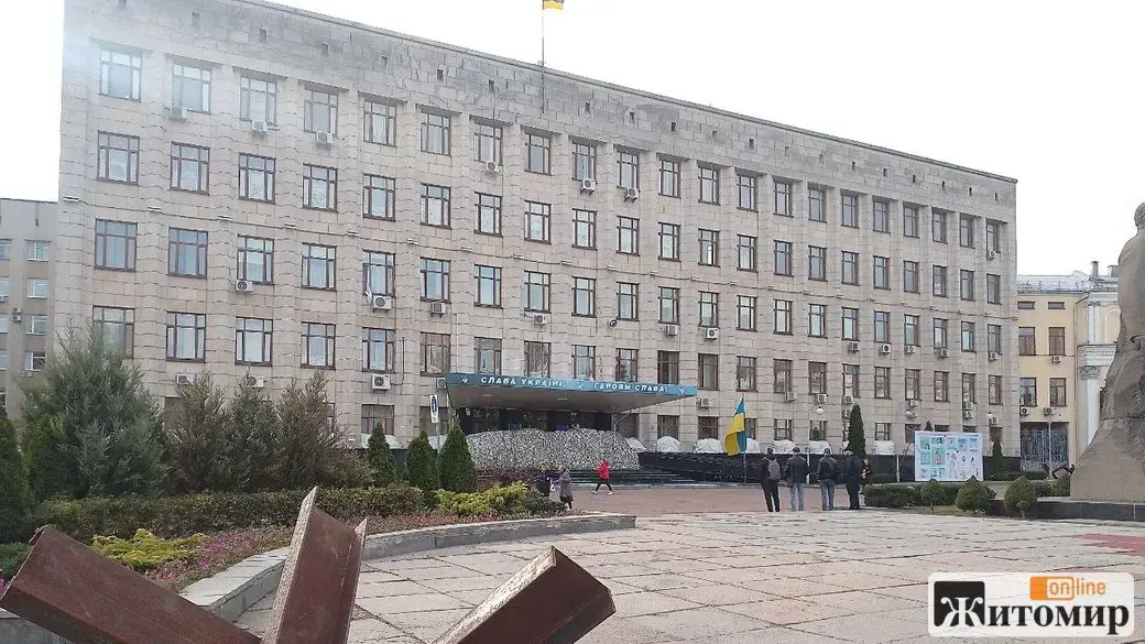 Понад чотири мільйони за шість місяців: скільки заробили очільники Житомирщини