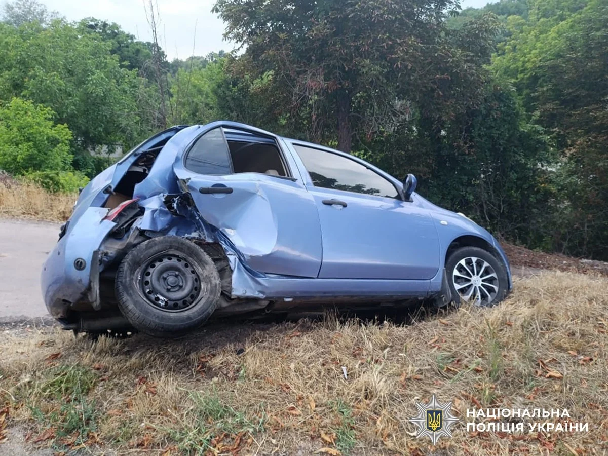 Тяжка аварія в Житомирі: пасажирка опинилася в реанімації через таран відбійника