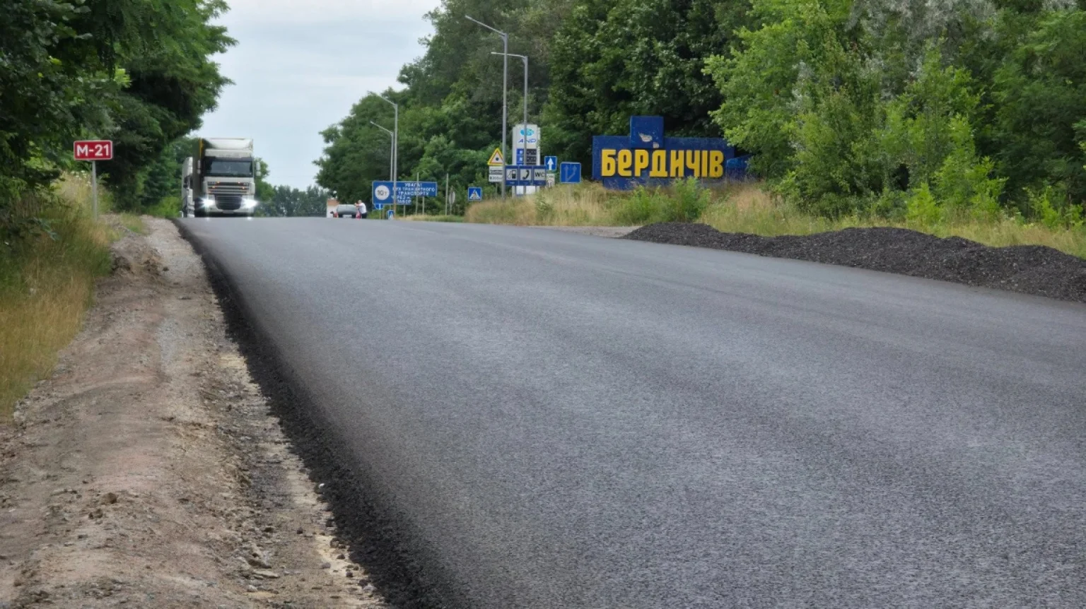 Транспортна артерія оновлюється: фінішують дорожні роботи на Житомирщині